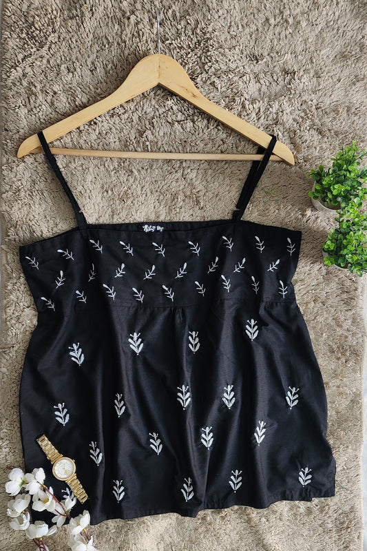 Sutr – Chikankari Strap Cotton Top