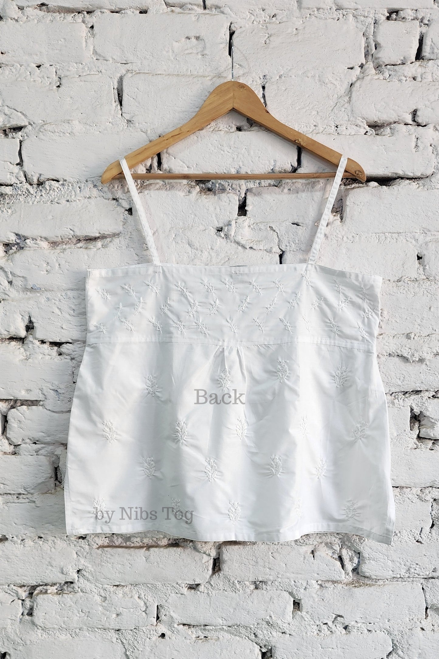 Sutr – Chikankari Strap Cotton Top