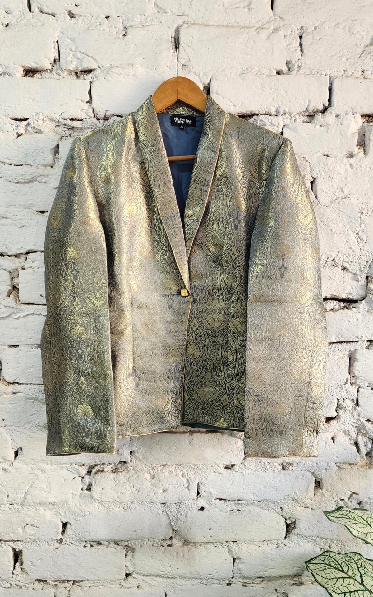 Grey and gold Banarasi brocade button-front blazer — image 13