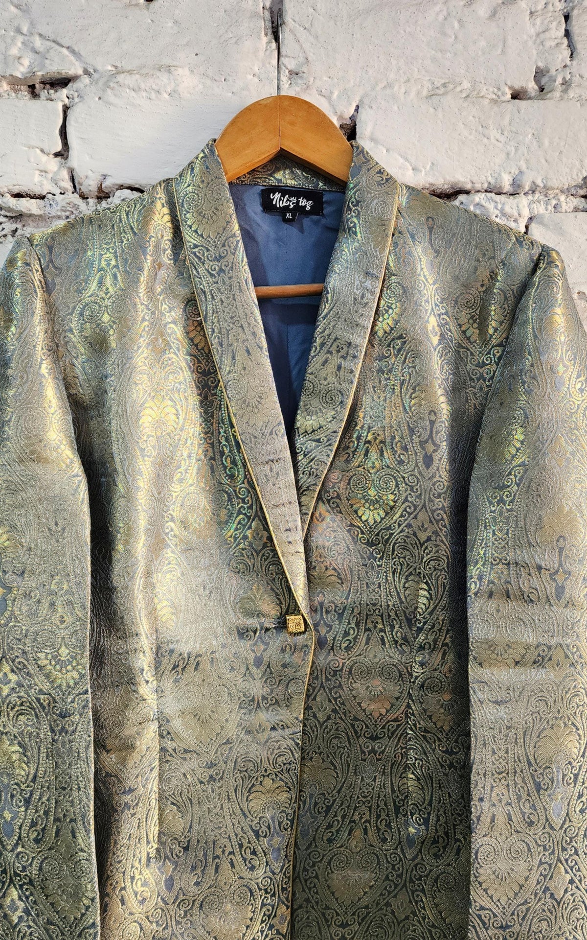 Grey and gold Banarasi brocade button-front blazer — image 15