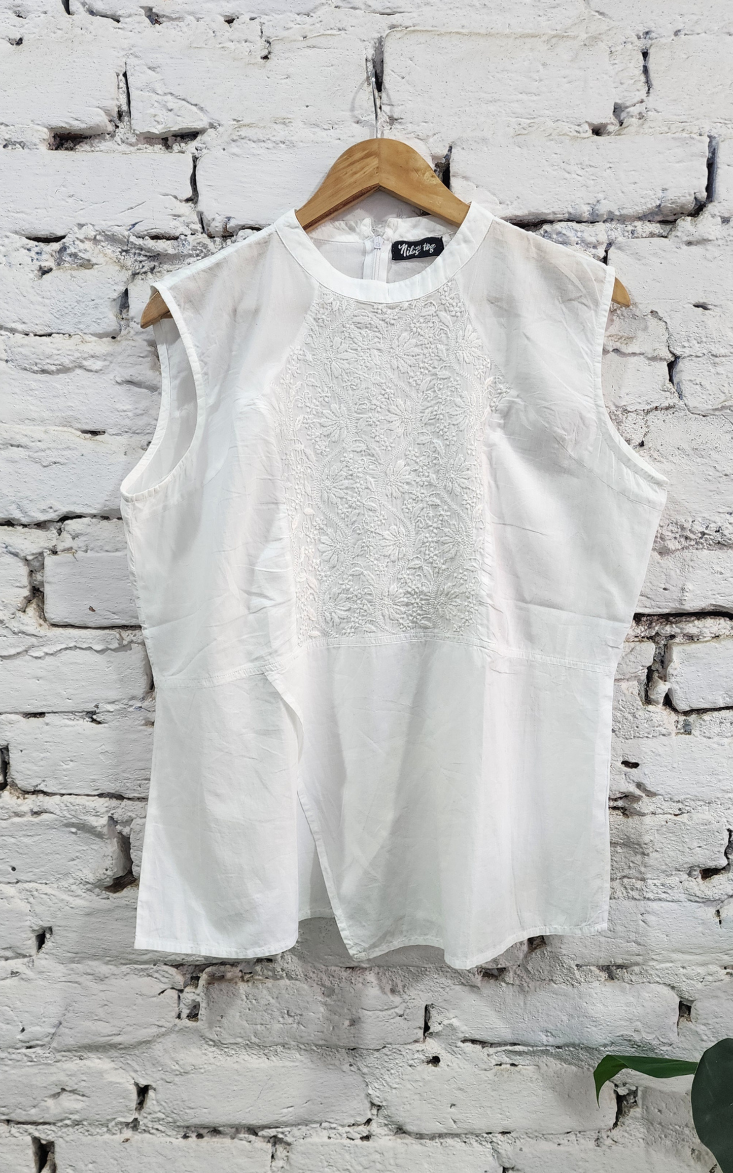 Diva White Chikankari Sleeveless Top